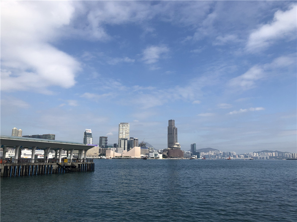 香港再度获评全球最自由经济体！有什么途径留