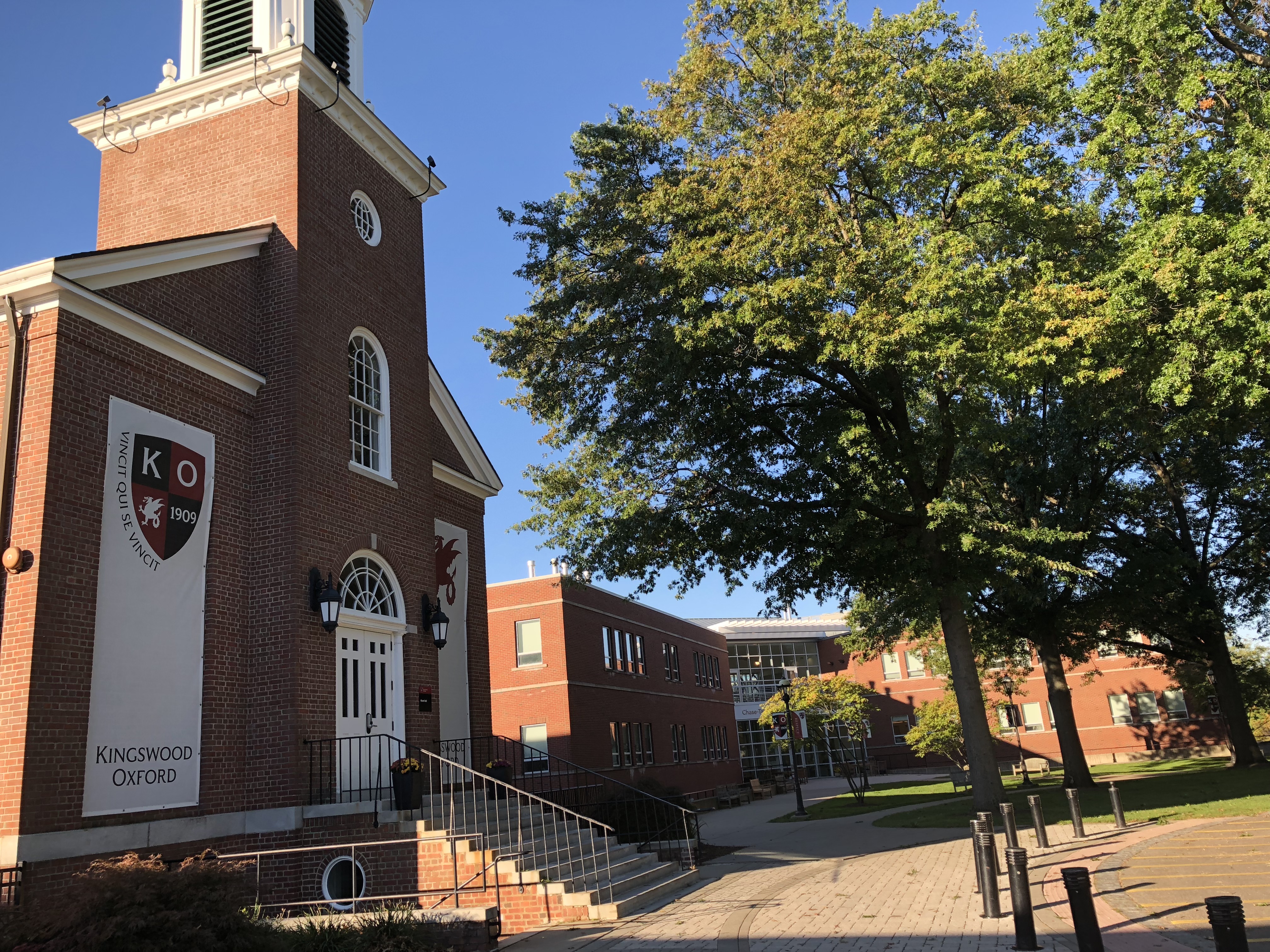 全世界不到1%！这些获得三重认证的商学院到底有