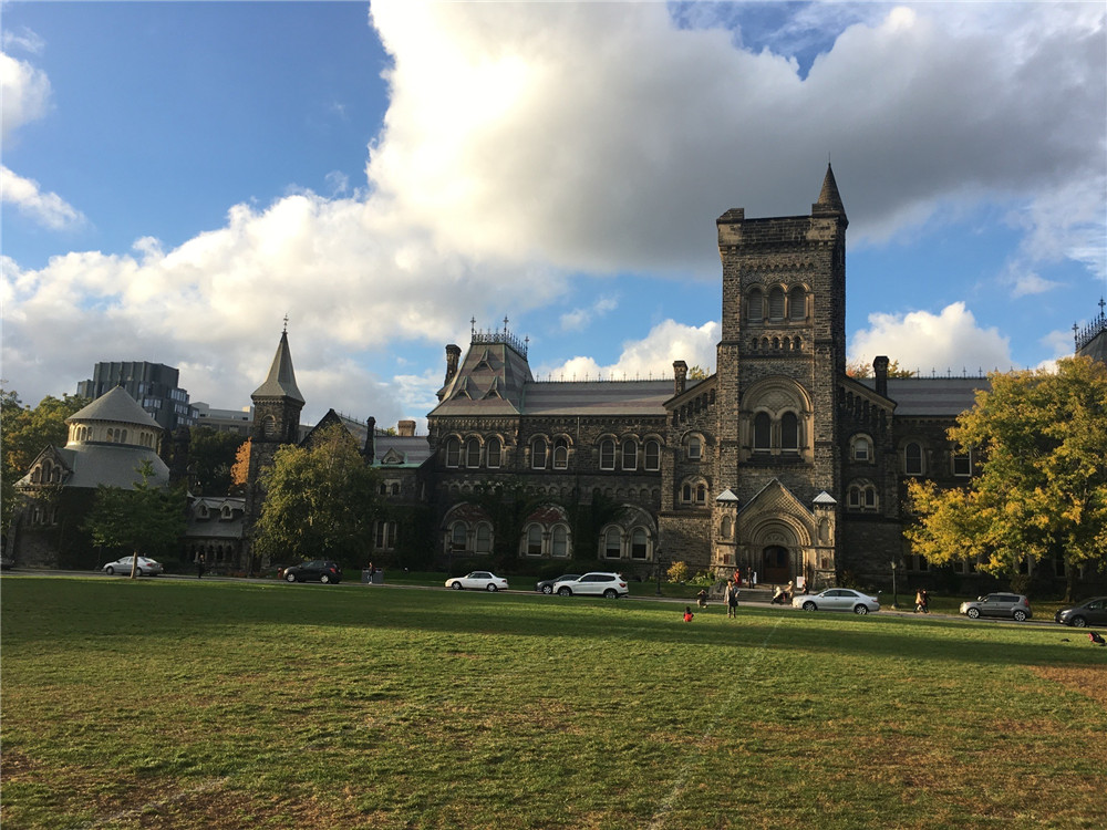 恭喜H同学成功获得加拿大多伦多大学本科录取