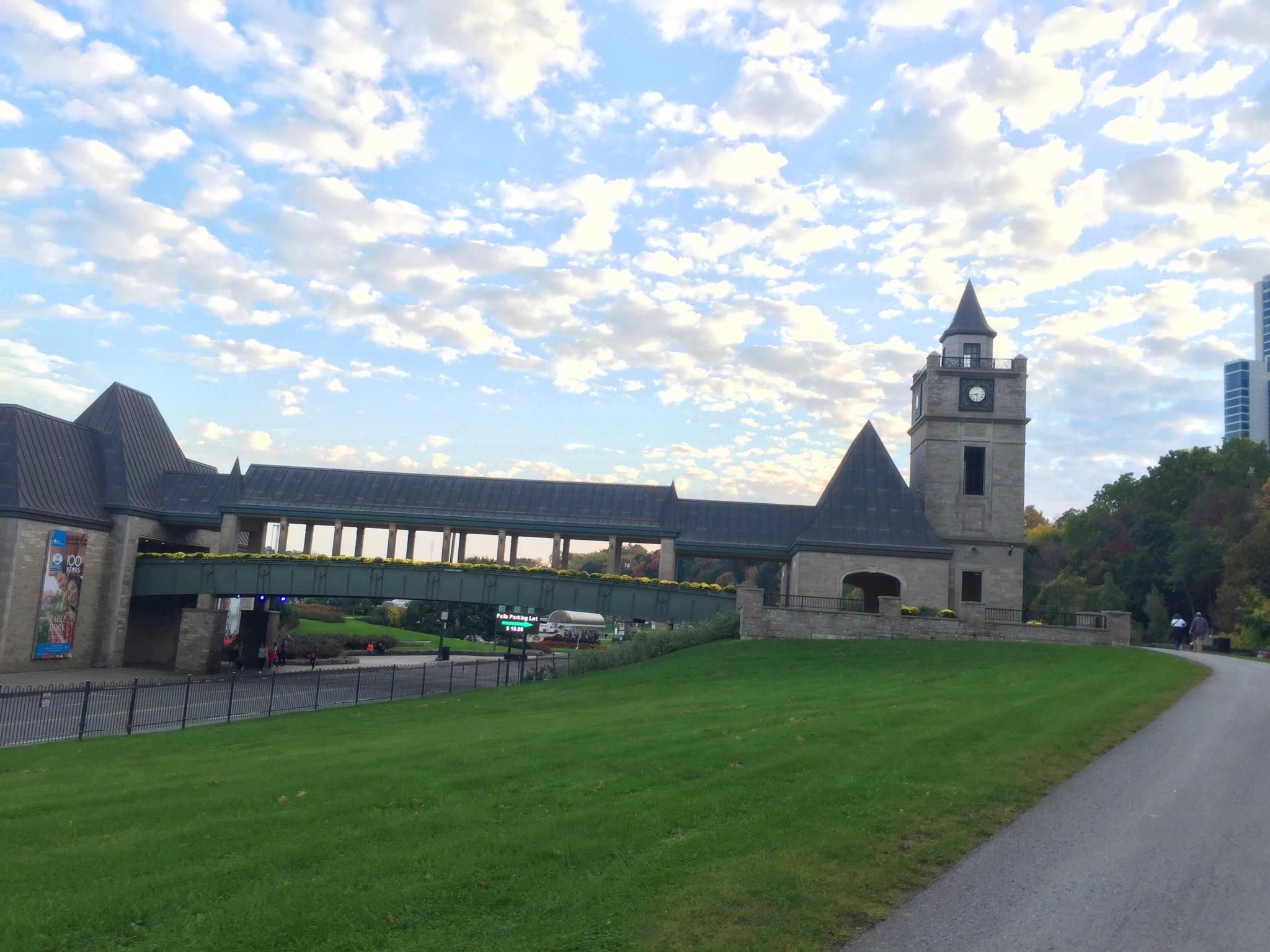 敲开加拿大顶尖商学院之门！高二完成可提前申