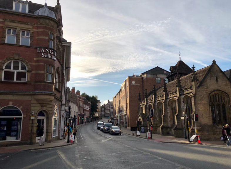 学费降低+英镑下跌=留学生的春天！