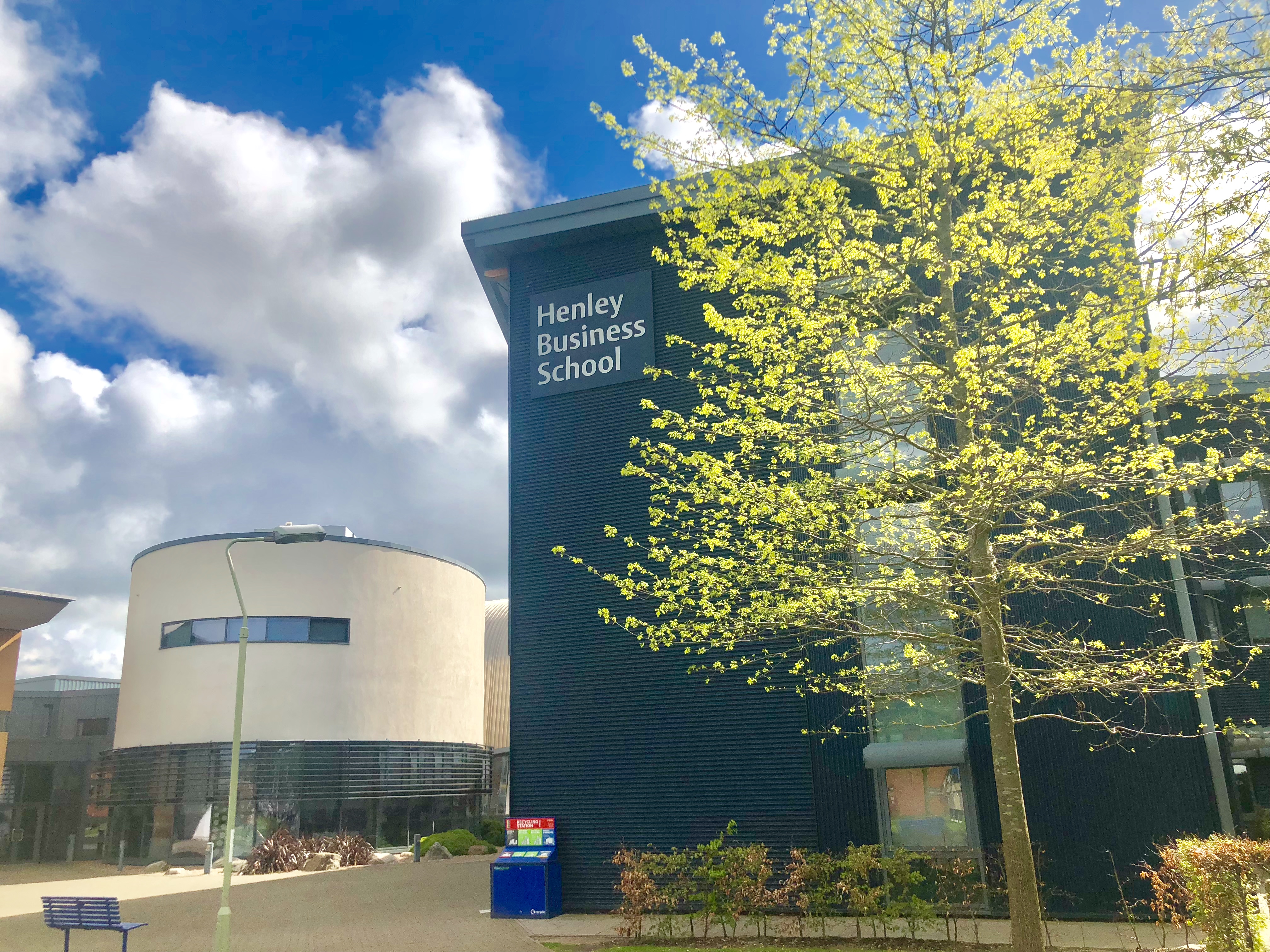 UCAS 2019年本科入学数据，申请人数超70万人