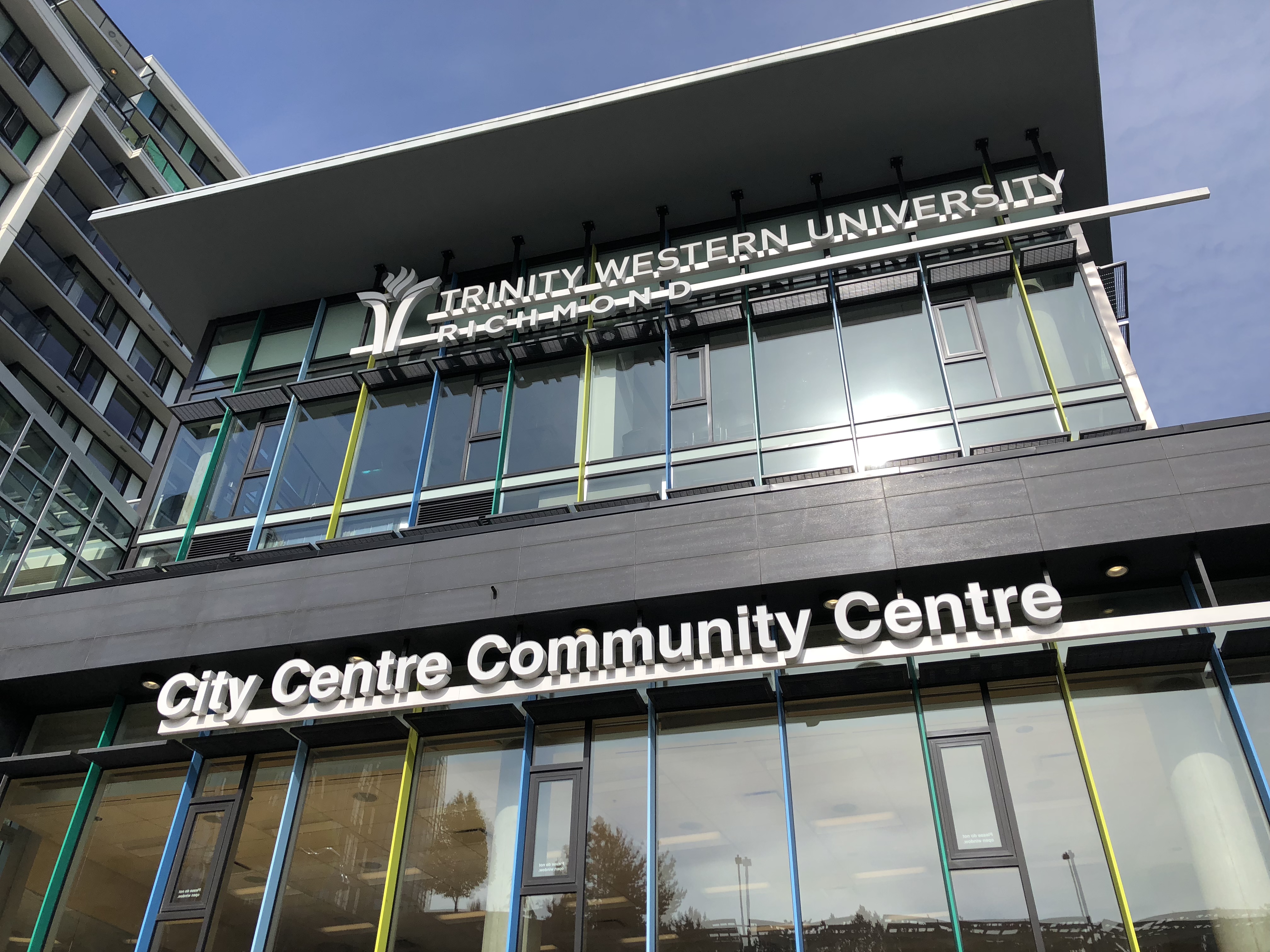 免申请费！加拿大这些学校太慷慨啦！