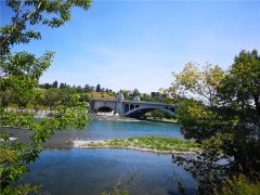 加拿大留学期间生病了，应该怎么做？