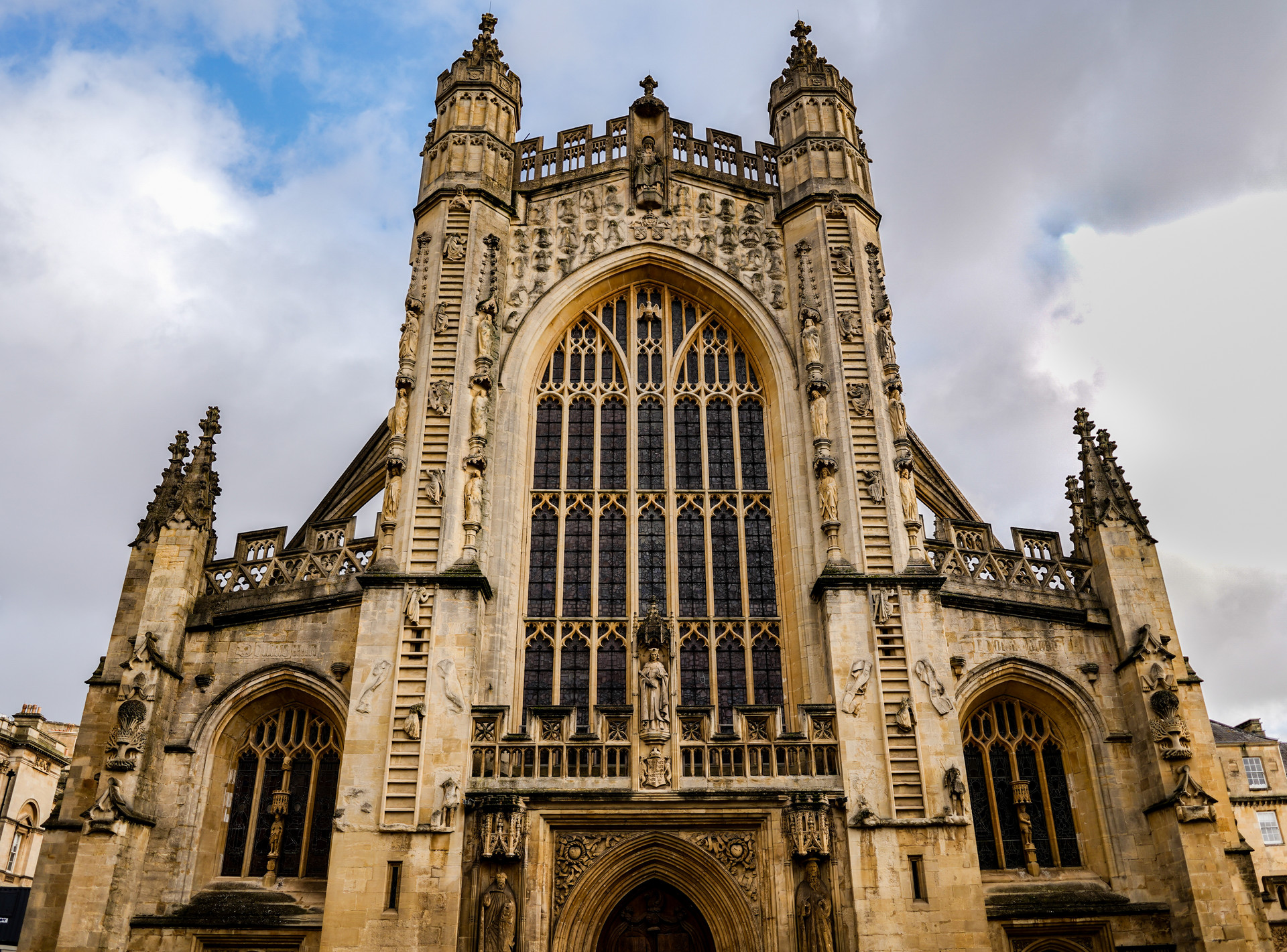英国哪些大学的电影专业比较好,英国哪个大学电影专业好