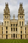 英国留学申请中介怎么选？三大避坑原则，助你轻松选择中介！?